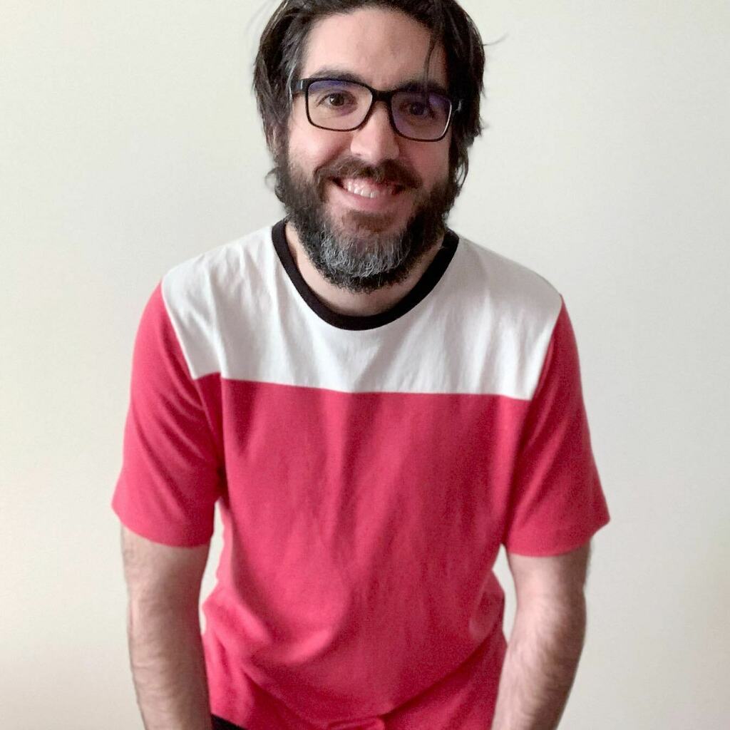 pfont's tweet photo. Last week I showed you a t-shirt I made for @ryanerato and his impressively thick beard. This week I’m showing you another from that same month. This is the @lovenotions #gamedayjersey In his alma mater’s colors. Can you guess what they are? If not the a… https://t.co/PJ13MX9mLA https://t.co/jwX4ffnNca