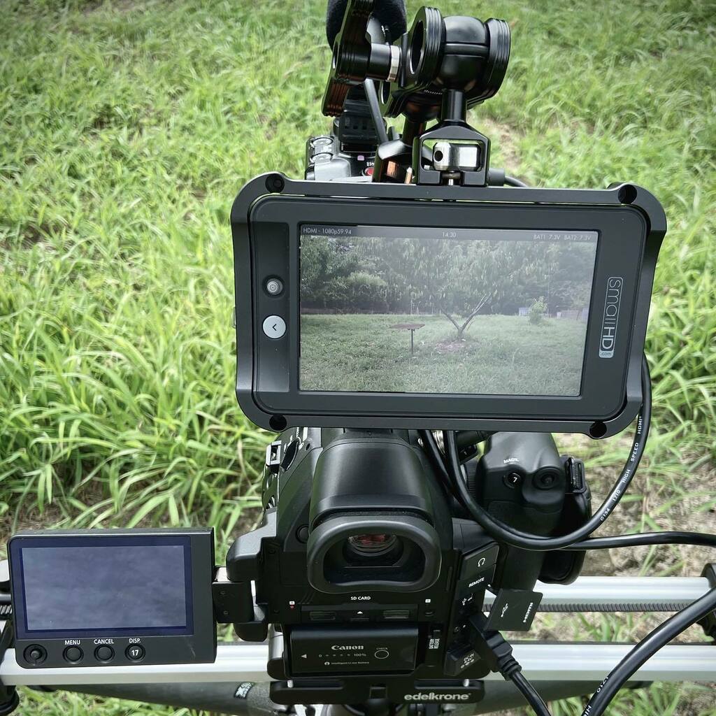 conduct451's tweet photo. 農家で収穫の撮影。
#canon #eoscinema #gitzo #arcaswiss #edelkrone #smallhd #smallrig https://t.co/ewrPcZE1Pk https://t.co/VdodykI5bu