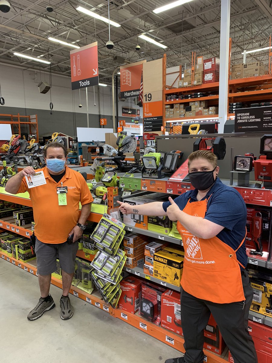 HelenBoatsTHD's tweet photo. Safety recognition at 1516! Outstanding job keeping safety a focus! #gotyourback @AndyDHRM @NeriWilliams @ehaggggg @kylerey81 @ClibonRyan https://t.co/jrTSmmUMKR