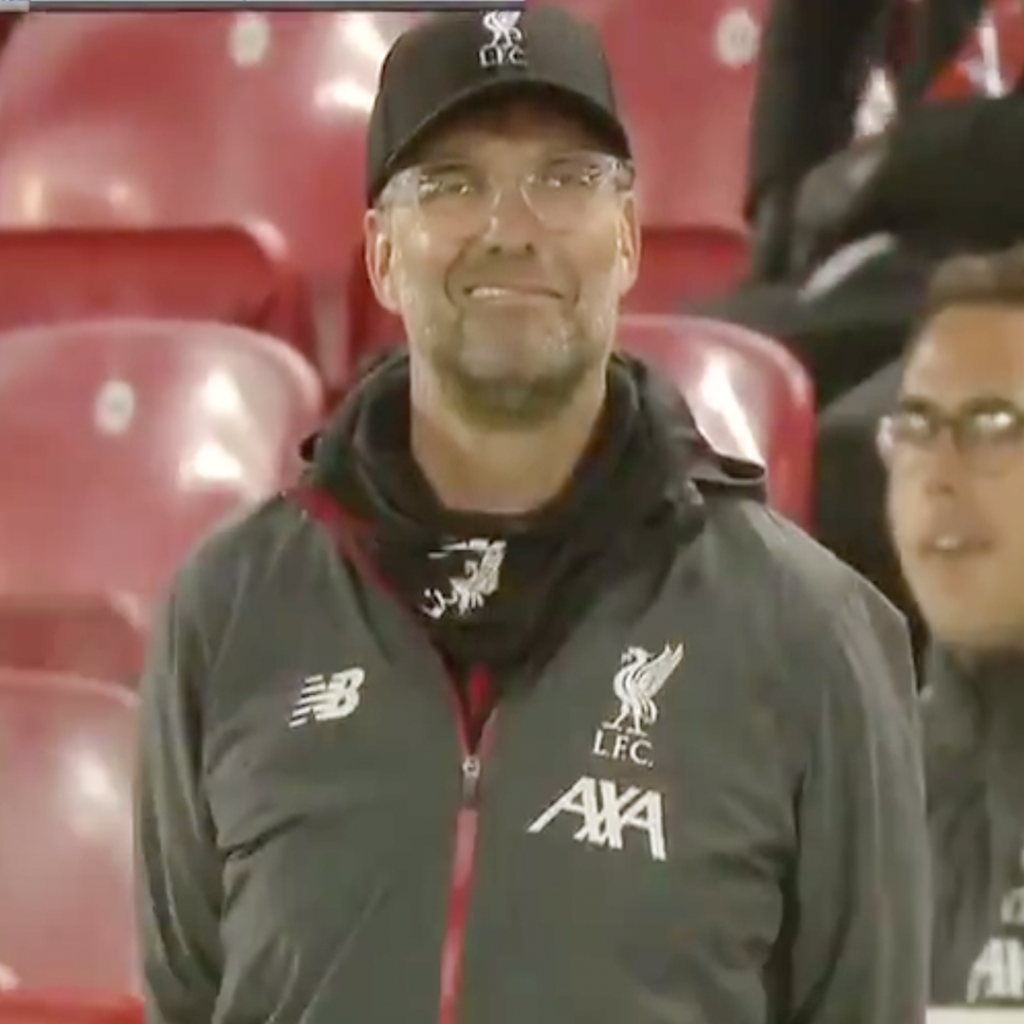 ESPNFC's tweet photo. Jurgen Klopp couldn't hold back a smile when Pulisic scored today 😁 https://t.co/asTZ0OX9BX