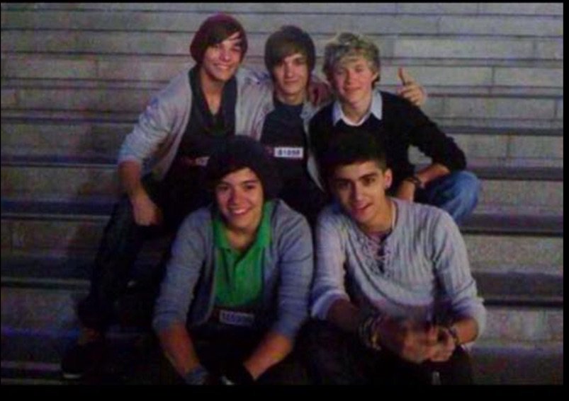Kris_Storan's tweet photo. 10 лет @onedirection 💚
Я безумно благодарна им за все, 5/5 навсегда в моем сердце.
Спасибо что спасли меня и научили любить по настоящему. https://t.co/eU2Z1eet3h