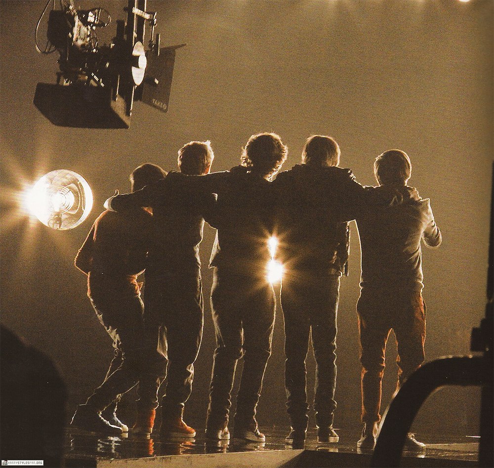 Kris_Storan's tweet photo. 10 лет @onedirection 💚
Я безумно благодарна им за все, 5/5 навсегда в моем сердце.
Спасибо что спасли меня и научили любить по настоящему. https://t.co/eU2Z1eet3h