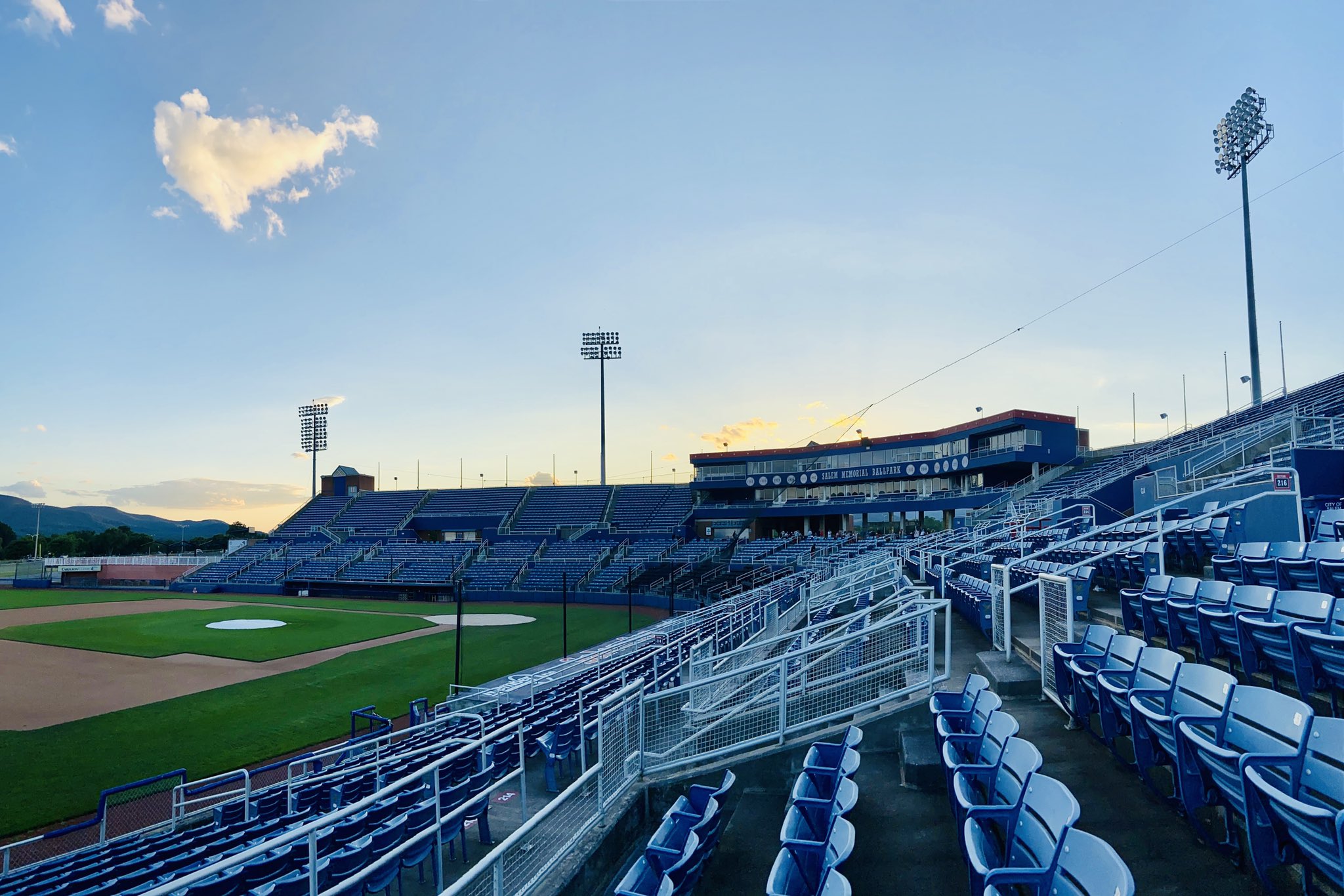 The Salem Red Sox on X: Hey @BlueJays We have a pretty spacious and  totally empty ballpark here in Salem, Virginia right now. Bonus: the  sunsets are quite breathtaking over those Blue