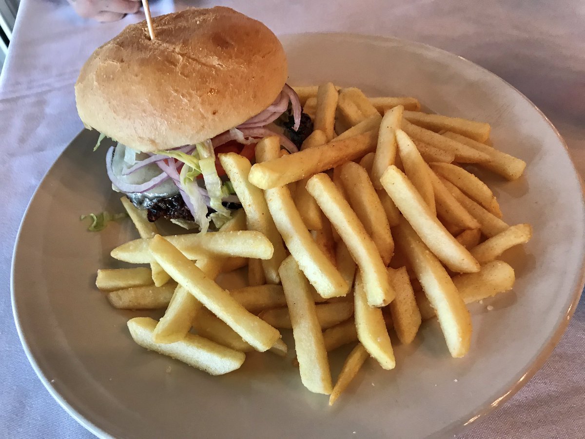 Freelineorlando's tweet photo. When I’m hanging with Peggy and Nancy,
I feel so very fancy,
If I didn’t see them I’d groan,
Because I’m sick of the walls of my home. #dining #diningwithfriends https://t.co/70faWWelXy