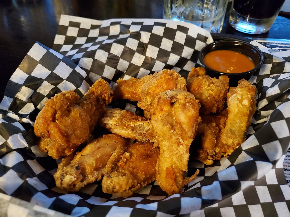 HalifaxWingman's tweet photo. Pint wings for night four of #WingWeek! https://t.co/nIt175UR0f