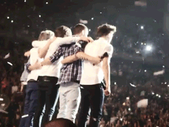 todays1dhistory's tweet photo. #10YearsOfOneDirection #1Decade https://t.co/lRRSk06vae