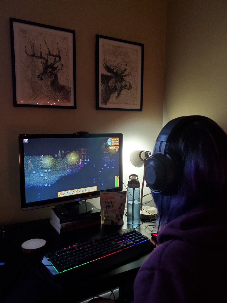 Redvixen41's tweet photo. Playing stardew right now, come hang out, say hi and help me advance 😄 https://t.co/GK34d9fpZZ
#twitch #gamergirl #twitchstreamer #smallstreamer #SmallStreamersConnect #emote #twitchemotes #TwitchAffilate #StardewValley https://t.co/SmCxn2qSQj