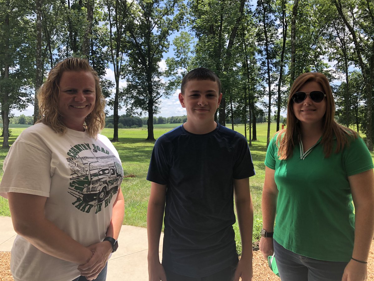 NorthCallawayMS's tweet photo. Middle school caravan was on the road today! #ThunderbirdProud https://t.co/66qsqscDTm