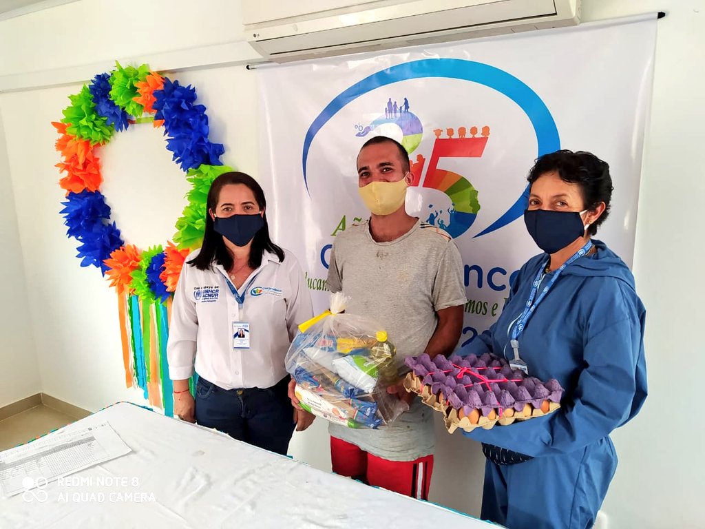 corprodinco1's tweet photo. Seguimos celebrando desde nuestra sede en #Bucaramanga entregando 65 paquetes alimentarios a familias atendidas de los diferentes proyectos desarrollados por  #Corprodinco #25años #InnovamosParaCrecerJuntos25Años https://t.co/37zPueTIXZ