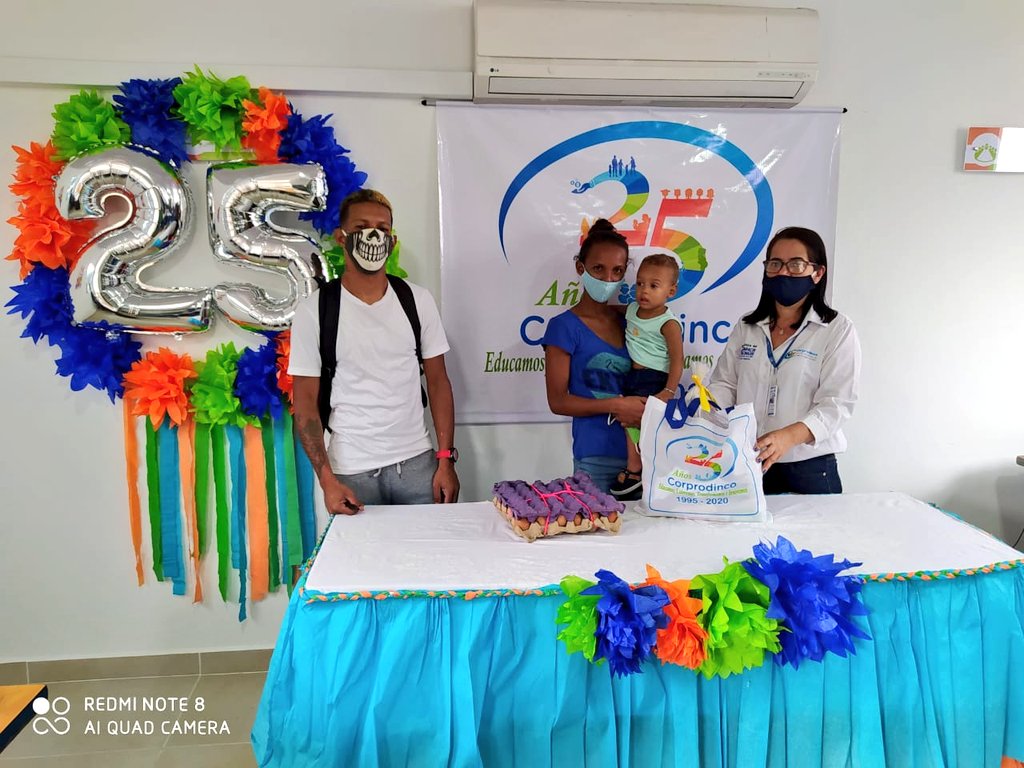 corprodinco1's tweet photo. Seguimos celebrando desde nuestra sede en #Bucaramanga entregando 65 paquetes alimentarios a familias atendidas de los diferentes proyectos desarrollados por  #Corprodinco #25años #InnovamosParaCrecerJuntos25Años https://t.co/37zPueTIXZ