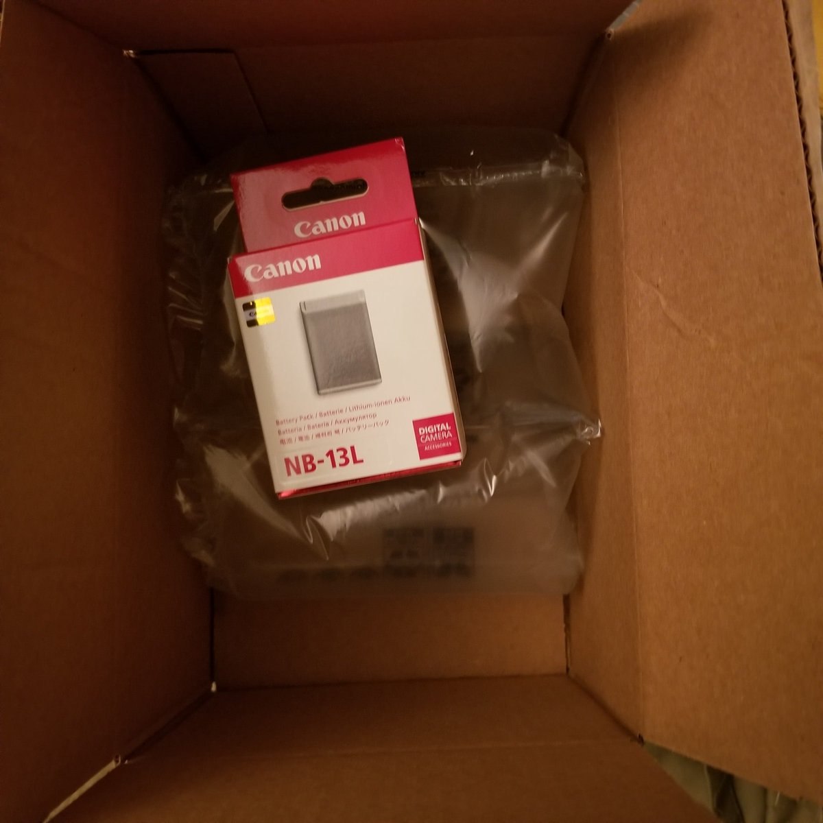 TechGamesEtc's tweet photo. Always remember to "keep one in the chamber". I learned that lesson from my last video 🤣...now I'm waiting for my other spare battery to arrive for my #Canon #EOSRebelT7i https://t.co/6m2qLPf5X7