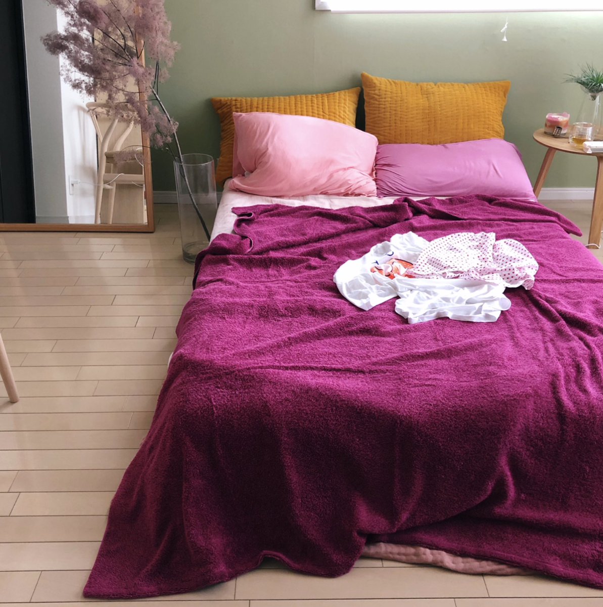ベッドのタオルケット新調した！ヒポポタマスのカシスカラー！ベッドっ