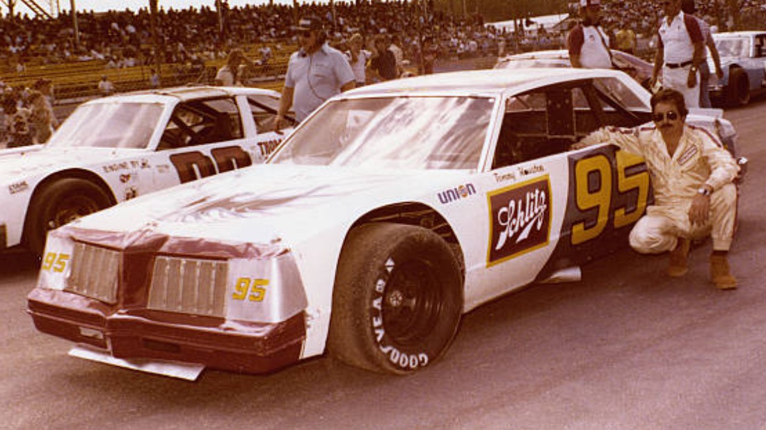 LegendsNascar's tweet photo. Tommy Houston with #OffsetNumber in 1979

#Schlitz 🍺🏁 https://t.co/s9zo2SNABL