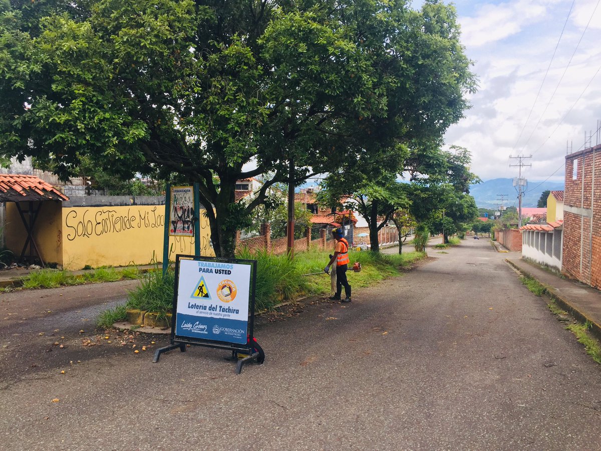 diegojimenezve's tweet photo. Continuamos trabajando en nuestra parroquia #PaloGordo Hoy #22Julio estuvimos en #AltosDeParamillo en jornada de limpieza y desmalezamiento.
#GobiernoTachira
#PrefecturaPaloGordo
#LosBuenosSomosMás
#LaidyGomezGobernadora https://t.co/vPDeqlTfZm