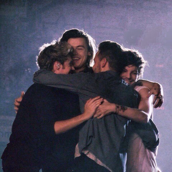 hoelystyless's tweet image. she really said see you in 2 years i didnt expect id wait for 5 years but im still here hope something gr8 building up to this moment will happen today  #10YearsOfOneDirection #10YearsOf1D