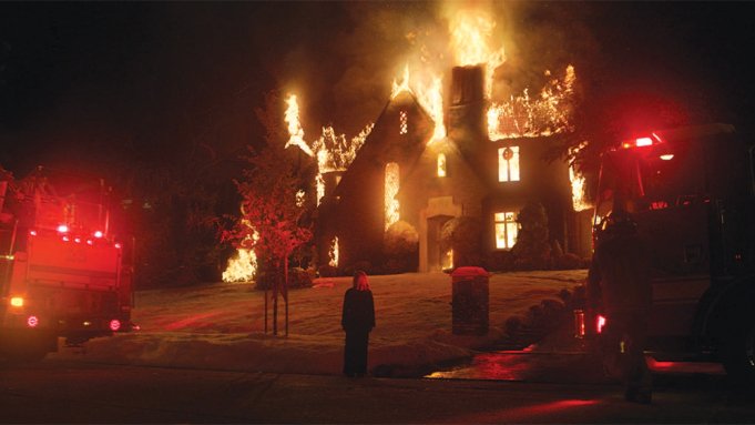 и повсюду тлеют пожары (2020). селеста инг и повсюду тлеют пожары. мия уоррен. и повсюду тлеют пожары. сериал с риз уизерспун и повсюду тлеют пожары.