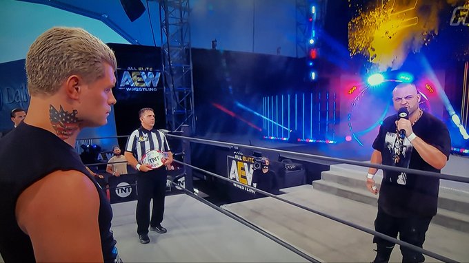 Eddie Kingston haciendo su debut en AEW.