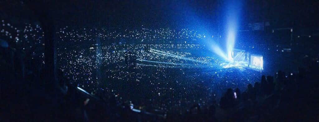 a_s_hxwild's tweet photo. #10YearsOfOneDirection  I miss the home feeling of listening to thousands of people screaming little things at the top of their lungs. I also miss the security guard who grabbed me tissues, you were a real one fam 😭 #OTRA2015 https://t.co/5X5C5ZqvvX