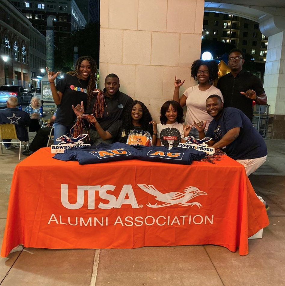 UTSAAlumni's tweet photo. (2/2) Black leaders on campus, ultimately enhancing students' academic success, as well as experiences open to all students that will promote cultural awareness and pride. #UTSATogether
Make a gift: https://t.co/KzTxZR4jDT https://t.co/ZSbfxxg8Mg