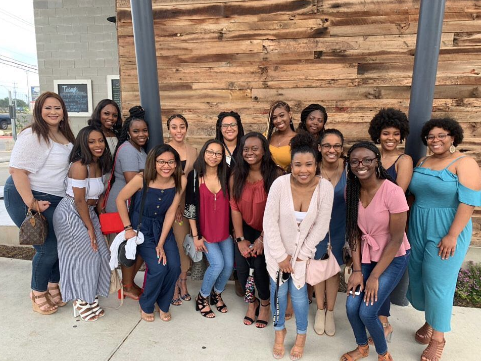 UTSAAlumni's tweet photo. (2/2) Black leaders on campus, ultimately enhancing students' academic success, as well as experiences open to all students that will promote cultural awareness and pride. #UTSATogether
Make a gift: https://t.co/KzTxZR4jDT https://t.co/ZSbfxxg8Mg