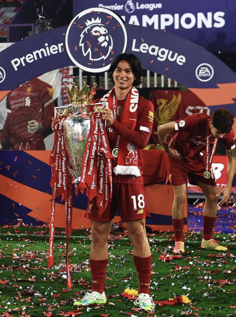 a thread of pictures of everyone with the trophy.