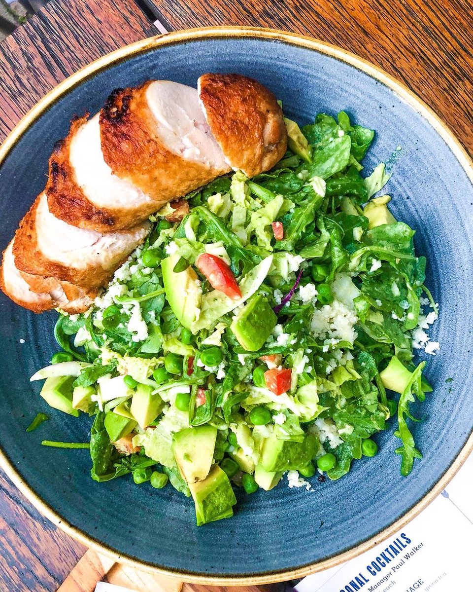 TheDawsonChi's tweet photo. All of the greens 🥬🥑 #healthyanddelicious 
📸: @chicitygrub https://t.co/rqu0jZv37N