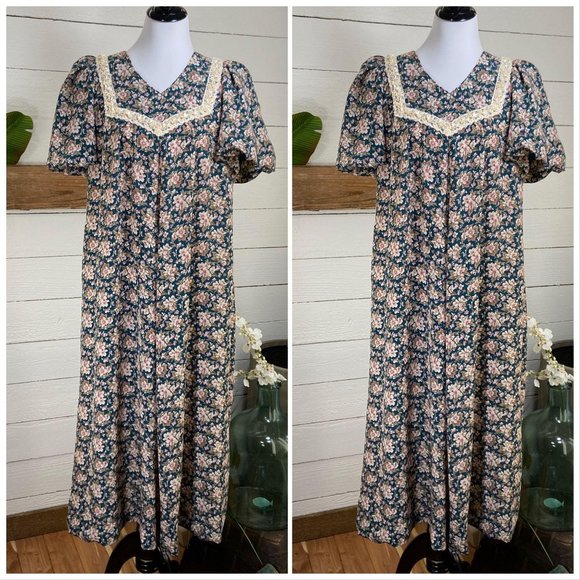 lineredengineer's tweet photo. So good I had to share! Check out all the items I'm loving on @Poshmarkapp #poshmark #fashion #style #shopmycloset #desigual #gap #naturallypetiteforlibertyhouse: https://t.co/vbx93P11B4 https://t.co/AndTt7ooio
