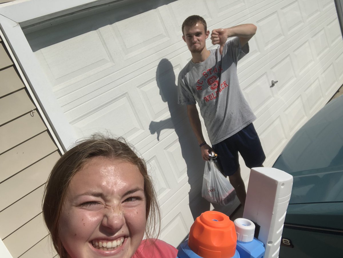 WetNWild2020's tweet photo. 5:30 Abigail Clarke gets out Logan Luparello @SouthWaterVibe after he got back from shopping for some fuego shorts! @afhswaterwars Kill Count: 1 https://t.co/n6KrWsISWb