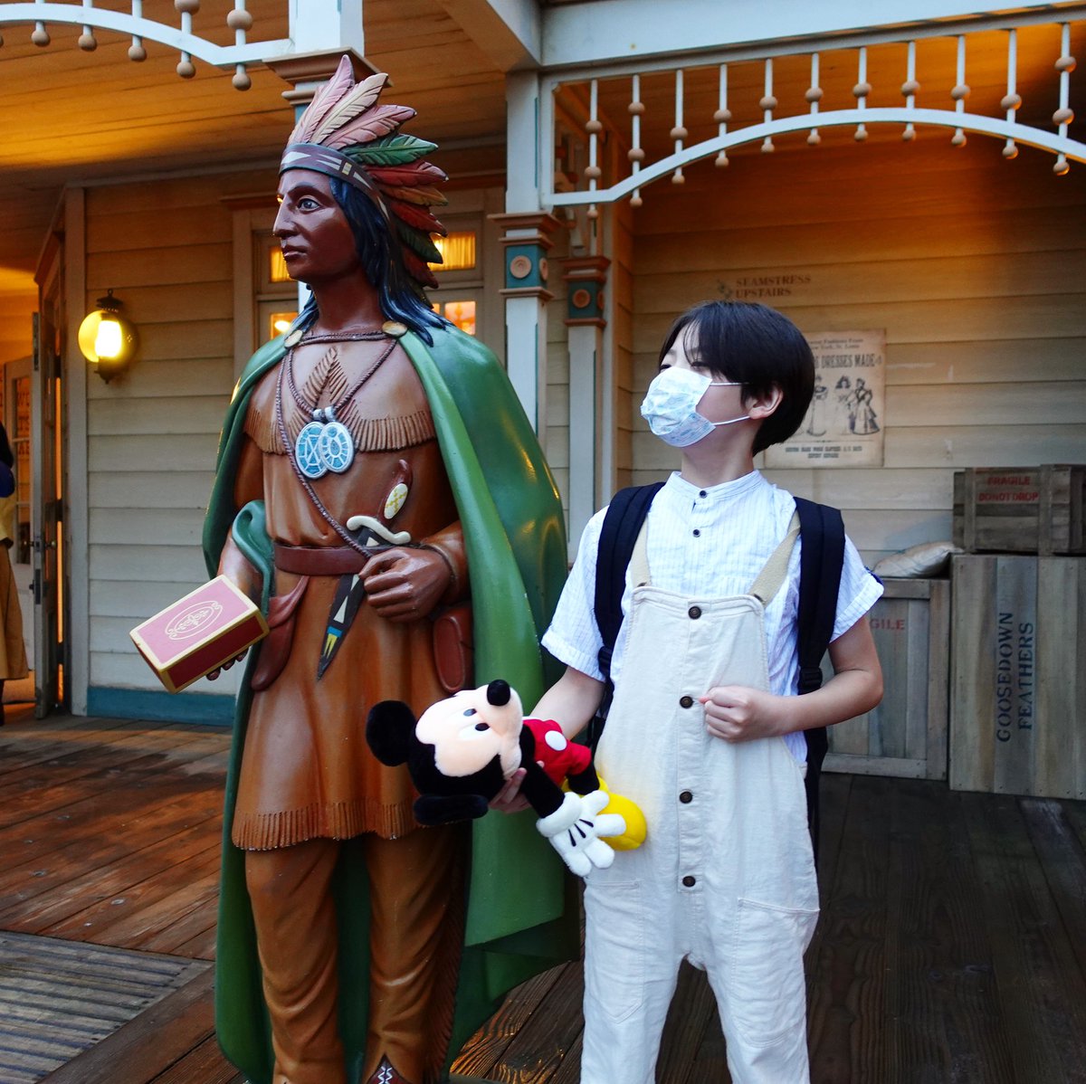 いおりくんtv しぃしぃtv 急に走って行ってどうしたのかなぁ って思っていたらインディアンになってました いおりくんtv ディズニー ディズニーランド T Co Dfou0zo8ii Twitter