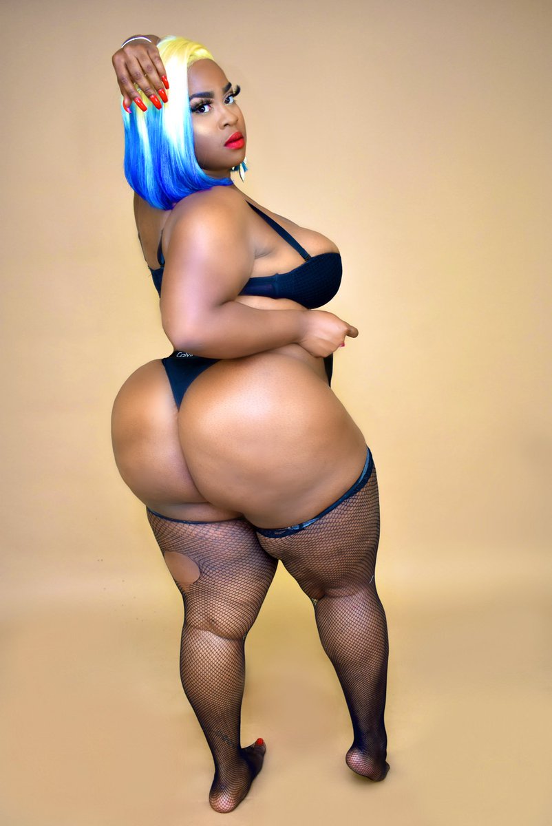 BigBoootySam's tweet photo. Just in time for Wagon Wednesday..
  I put the Yumm in DAYUM   #BigbootySam #NaturalBeauty #Brownskin #BLM #Birthdayshoot #linkinbiotoseexxx 😝 

📸 @LDthephotographer https://t.co/cRS7feqwL9