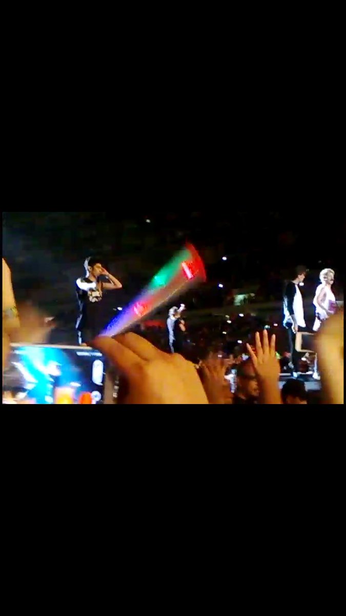 sunflower_vol21's tweet image. LA MALA CALIDAD DE MI CELULAR SE NOTA PERO HABER TENIDO LA OPORTUNIDAD DE VERLOS EN LIMA NO LO PUEDE SUPERAR NADA.
Hace 6 años 😭😭😭😭

#10YearsOf1DMoments 
#10YearsOfOneDirection
#OneDirectionenPeru