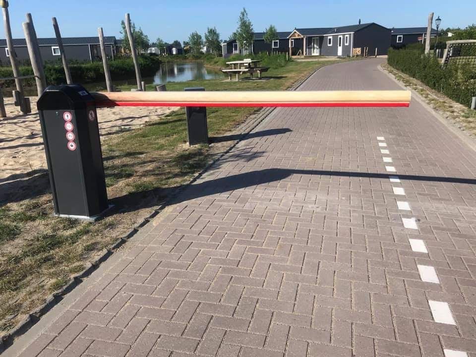 An impressive install of one of our rising arm barriers.

One of our trade partners in Holland has added a wood effect wrap to the arm to match the surroundings.