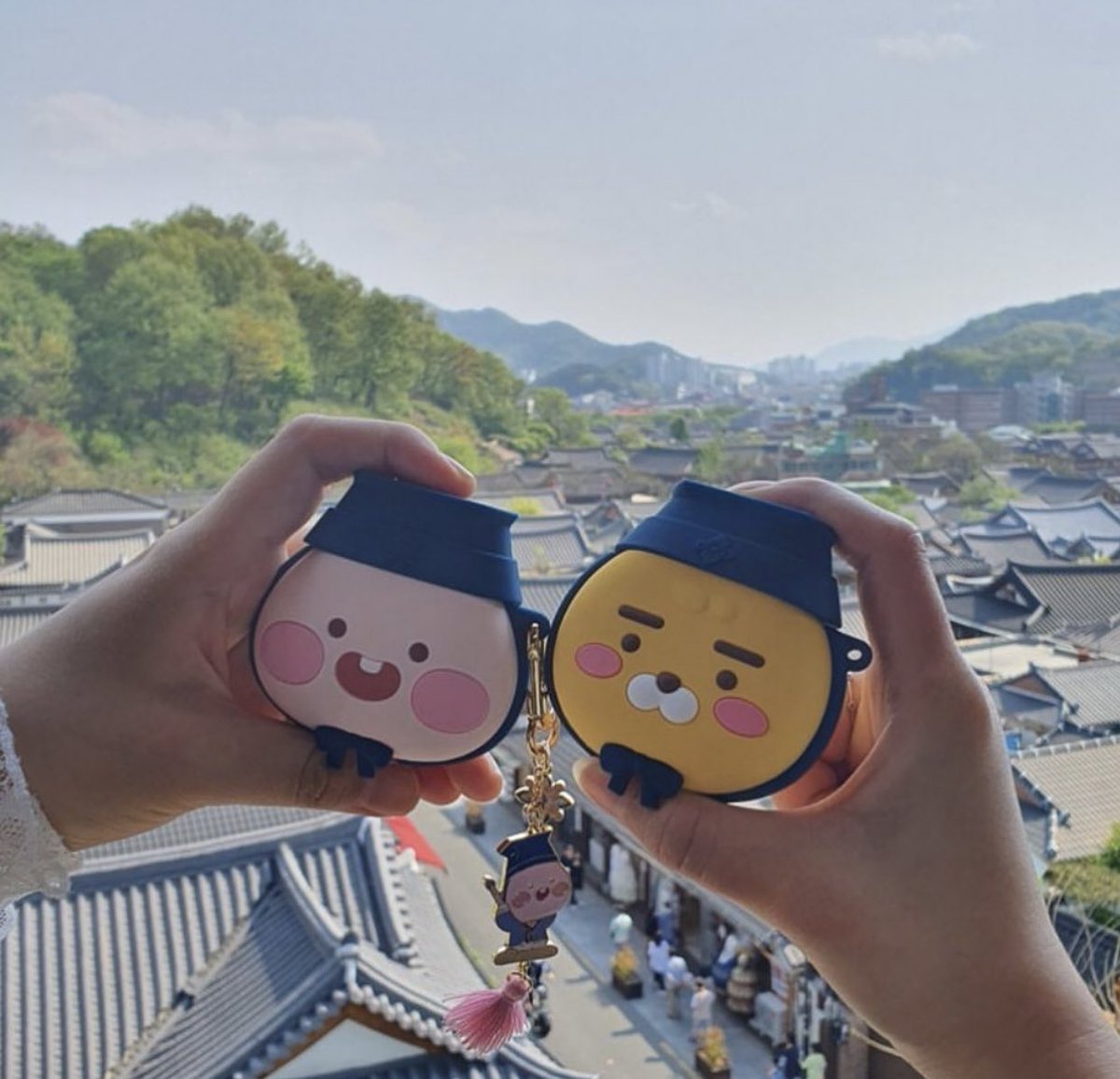 lightly_store's tweet photo. Kakao Friends #JeonjuCollection 🇰🇷สินค้าพิเศษ🍁
💜พร้อมส่ง💜
AirPods Case 〜 850 บาท ☆彡
AirPods Keychain〜 890 บาท ☆彡
เลือกชมสินค้า เพิ่มเติม
🐥Instagram : @lightly_store_gift
✔️รับประกันของแท้ 💯%
#ของสะสม #พรีเกาหลี #น่ารัก #พรีkakao #kakaofriends #kakaothailand #ryan https://t.co/f9m9Q24Oem