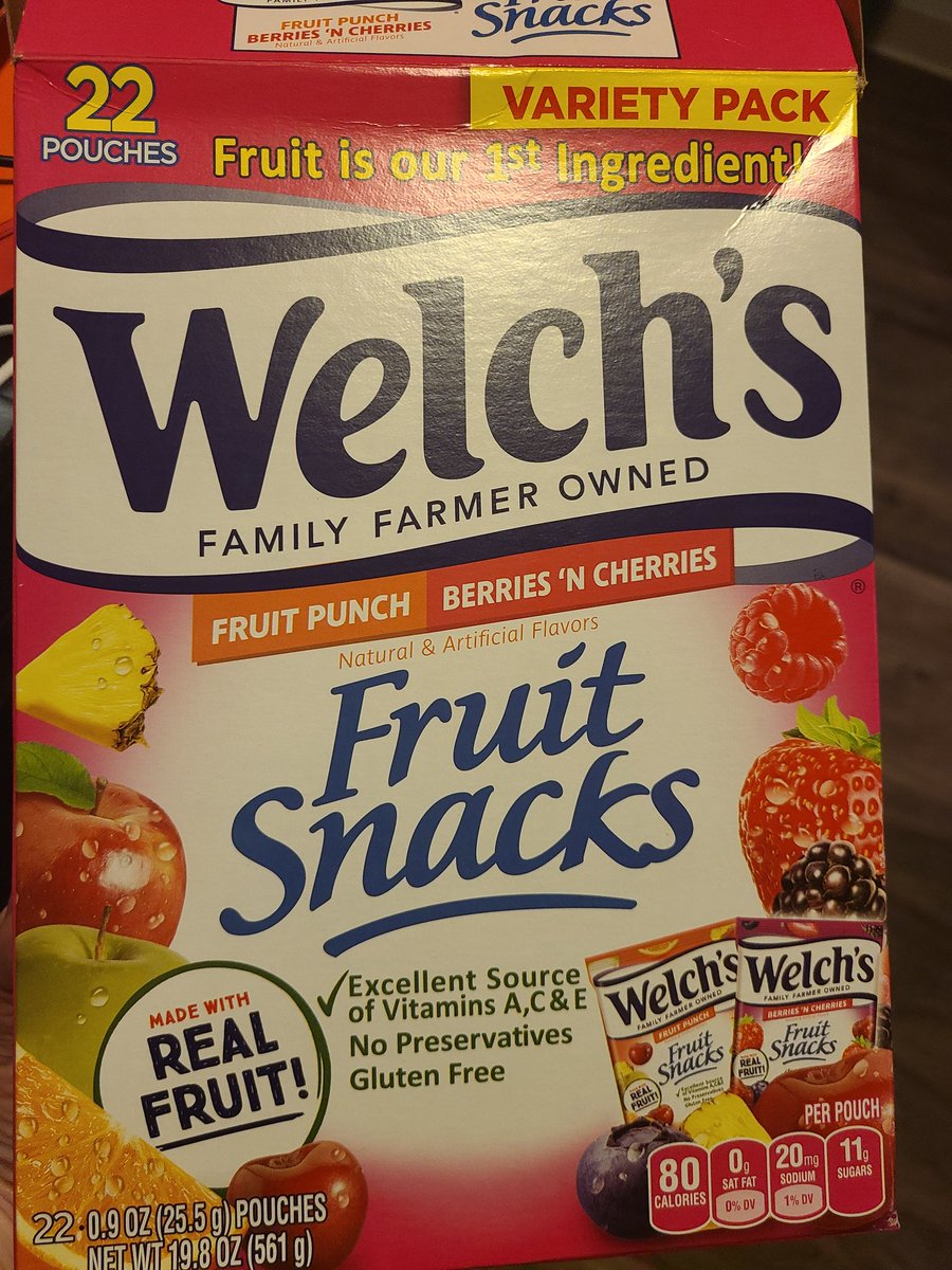 ktbug1027's tweet photo. @WelchsFruitSnck It's not April Fools and my toddler doesn't appreciate the joke. Fruit Punch is the best and you can't find it anywhere separately but now it's not even in the variety pack? https://t.co/BOmShVntQE