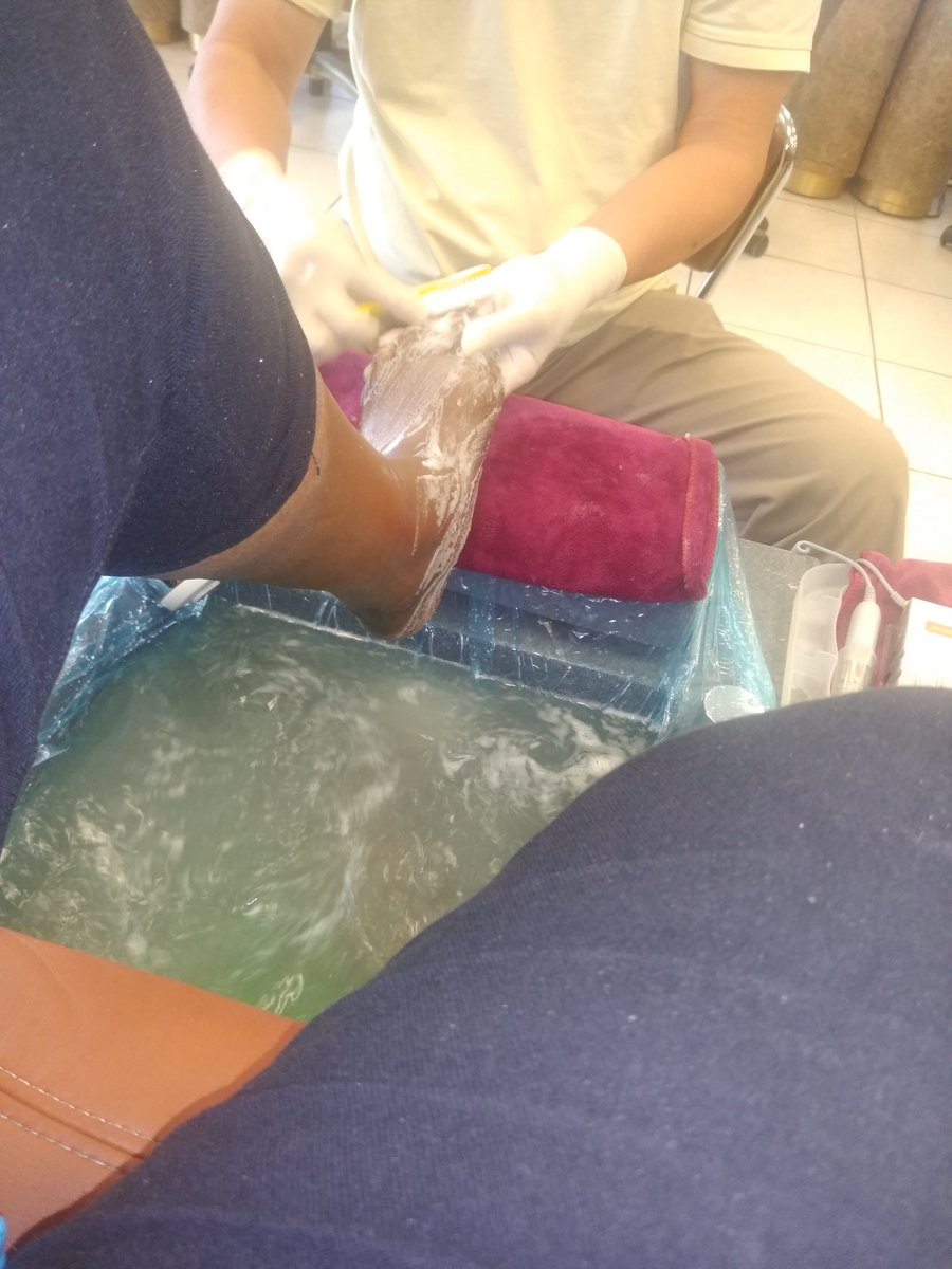 AurelusBienAime's tweet photo. I needed this pedicure so bad. My feet are feeling refreshed & well massaged earlier.
#CaliforniaClub, Ives Dairy Road#Nail Shop.
#Ives Dairy Rd.
#My old neighborhood
Great& friendly staff. I have been doing my nails and feet since I moved in the area in 2001#Temperature checked. https://t.co/Mu1kNxfDkP