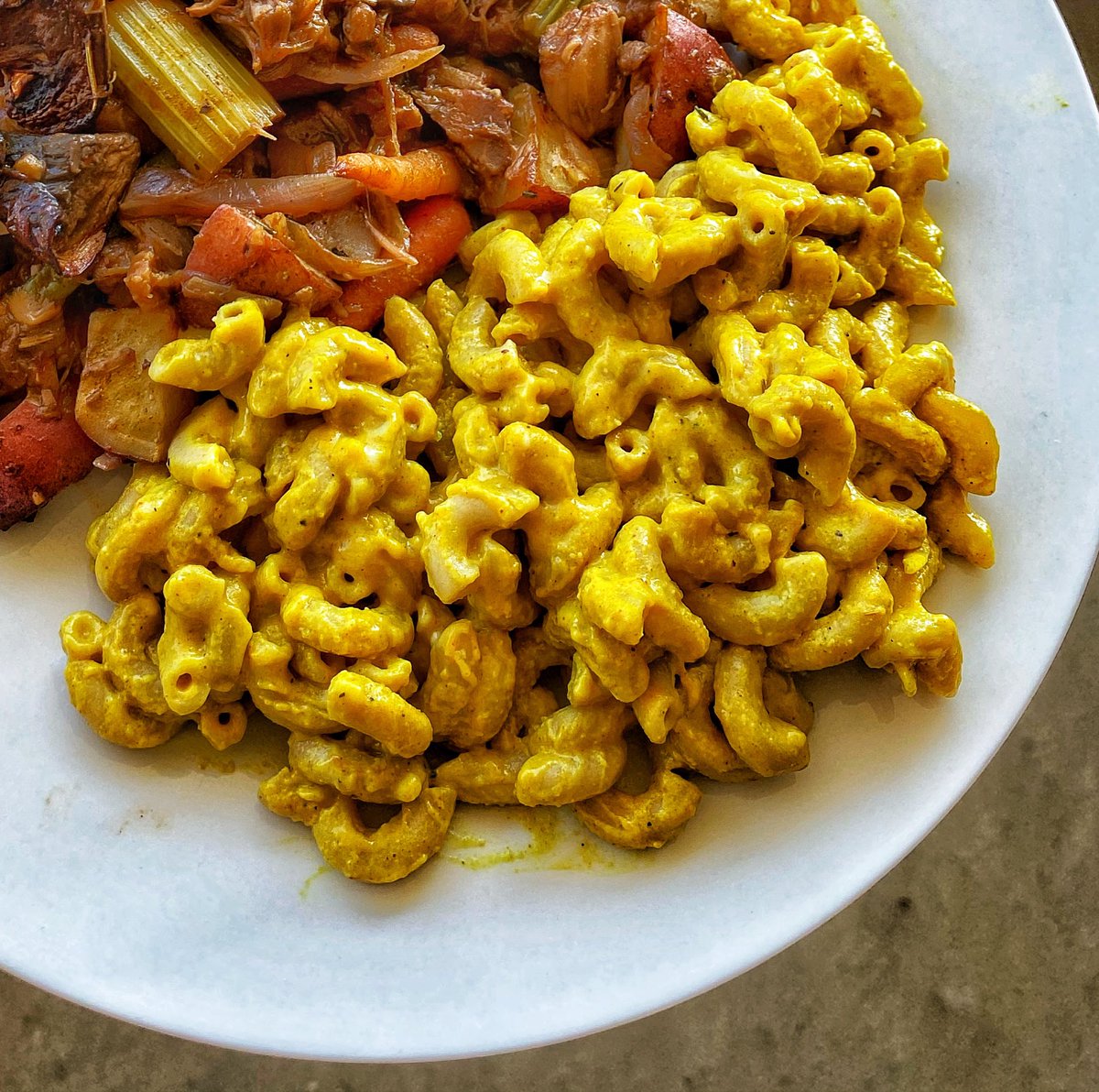 c_tishab's tweet photo. If you are in the Kalamazoo/Portage area this weekend, order a vegan plate made by ya girl 😘 https://t.co/x8V1qA7AUm