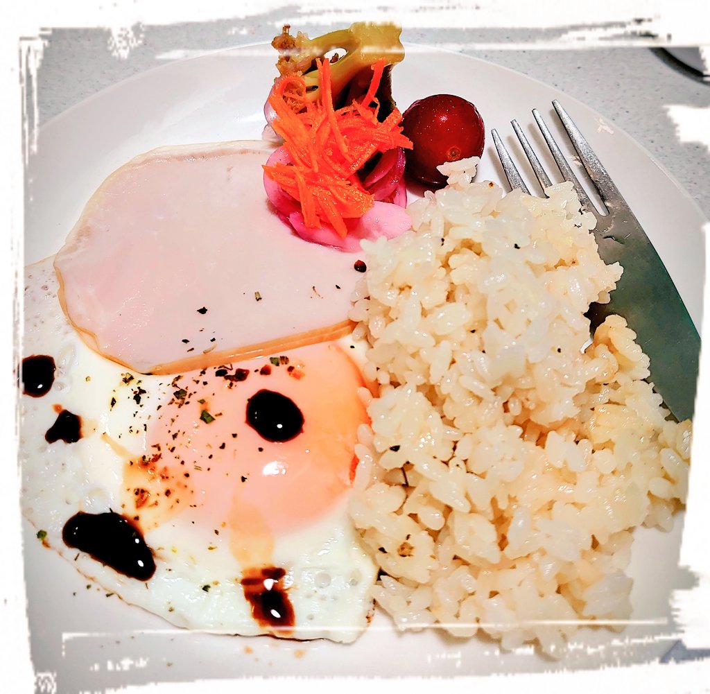 普段そんなにソース使わないんだけど目玉焼きだけは子供の頃祖父母の家で出された時の いぬやまりこ ガンガンにて恋愛グリモワール連載中のイラスト