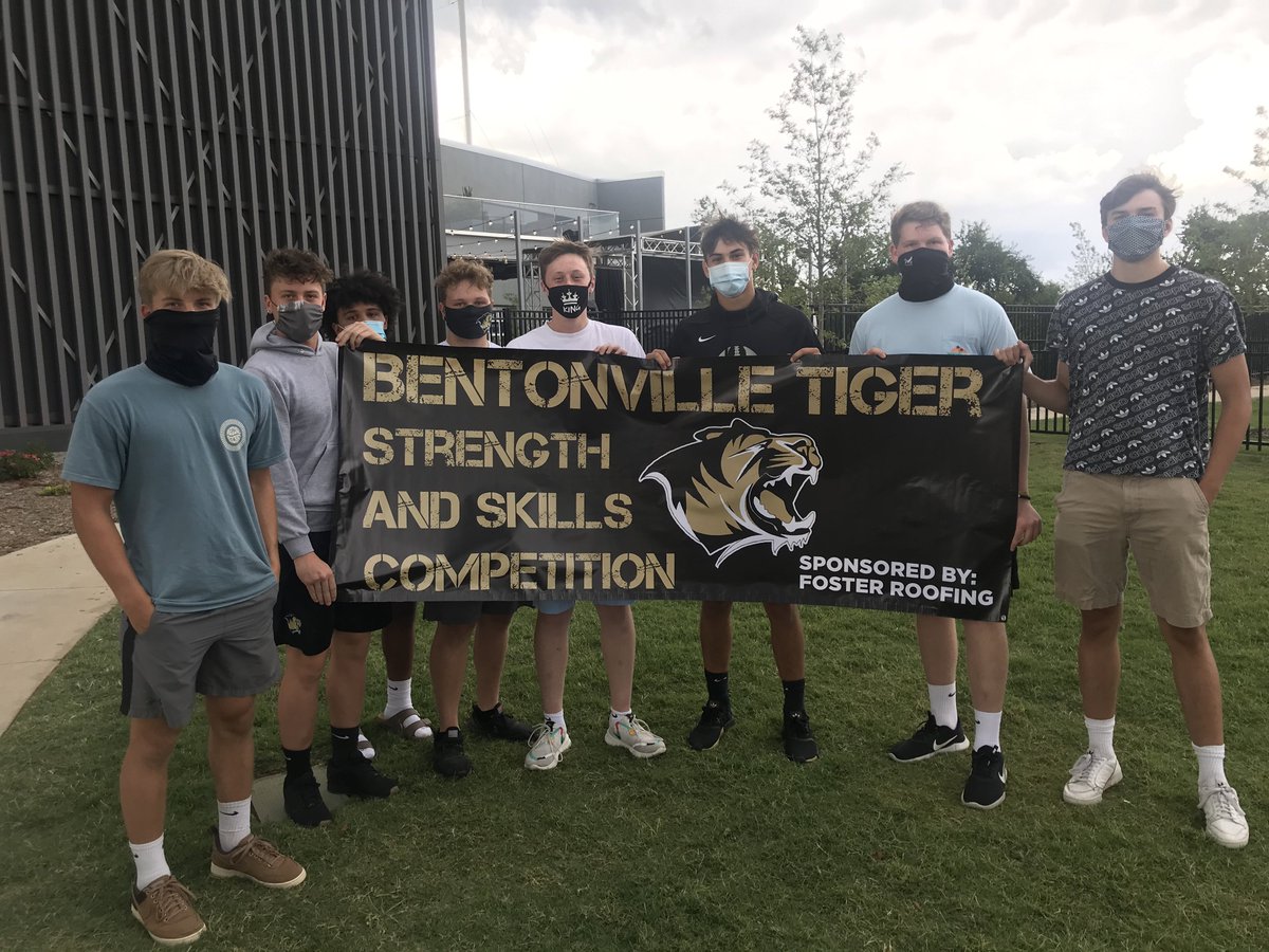 BvilleFB's tweet photo. Extremely proud of this group who dominated the offseason competition! Thank you @fosterroofing for sponsoring our night out at top golf! Great food, great company, and a great time.
#roughrough #offseason #TigerFamily https://t.co/RUt2Rnpoda
