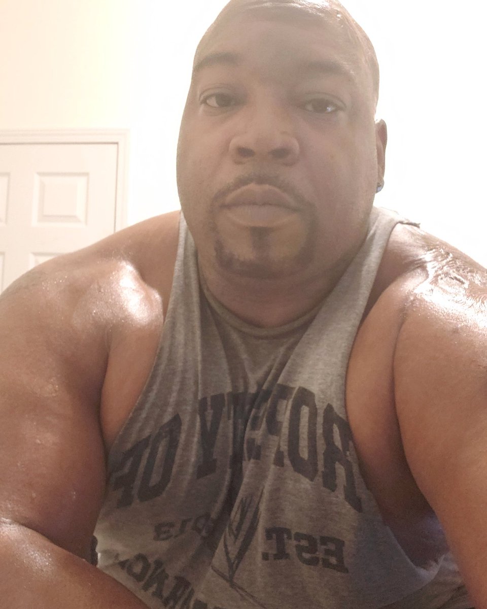 MrJayWashington's tweet photo. 2 up, 2 down just knocked out #corecardio for this #FocusT25 go round. Trying to stay #focused and #determined on my goals. Whoo LAWD. #SuperVillainStatus #MrMirakuru #workout #fitness https://t.co/2QuZzHjK08