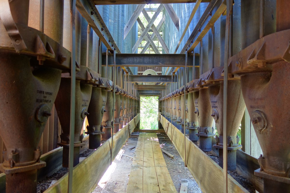TheFirst40Miles's tweet photo. #Ochocos day 1 started with exploring the Motherlode Mine (an old mercury mine), then a gentle climb through the forest to the wildflower-covered meadows on top of Lookout Peak, the highest peak in the Ochoco Mountains at about 7,000 ft. https://t.co/DDizUfsmGo