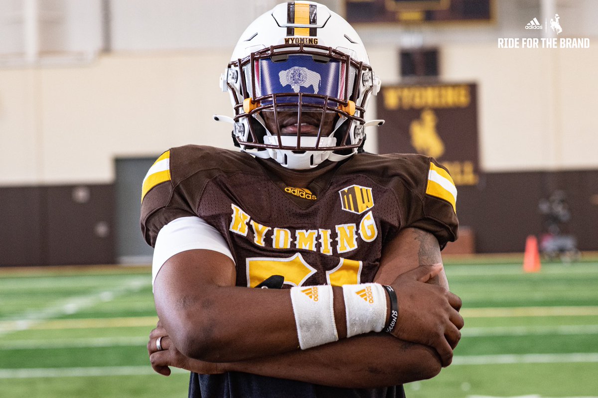 wyo_football's tweet photo. Welcome to Laradise.
@WyoFBEQ bringing it!
#RideForTheBrand https://t.co/N1q26QNyYC