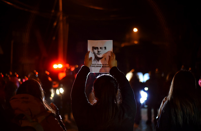 CNNChile's tweet photo. Cacerolazos en todo Chile en protesta contra medida cautelar de Martín Pradenas

Sigue el minuto a minuto acá: https://t.co/rwZzmTDA5Q https://t.co/S5YO2Ky1tv
