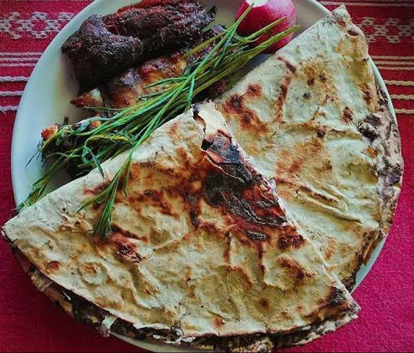 iguanitha's tweet photo. @toninhowx @NetflixLAT Esto es una sabrosa tlayuda oaxaqueña https://t.co/Hm3SDbzYSL