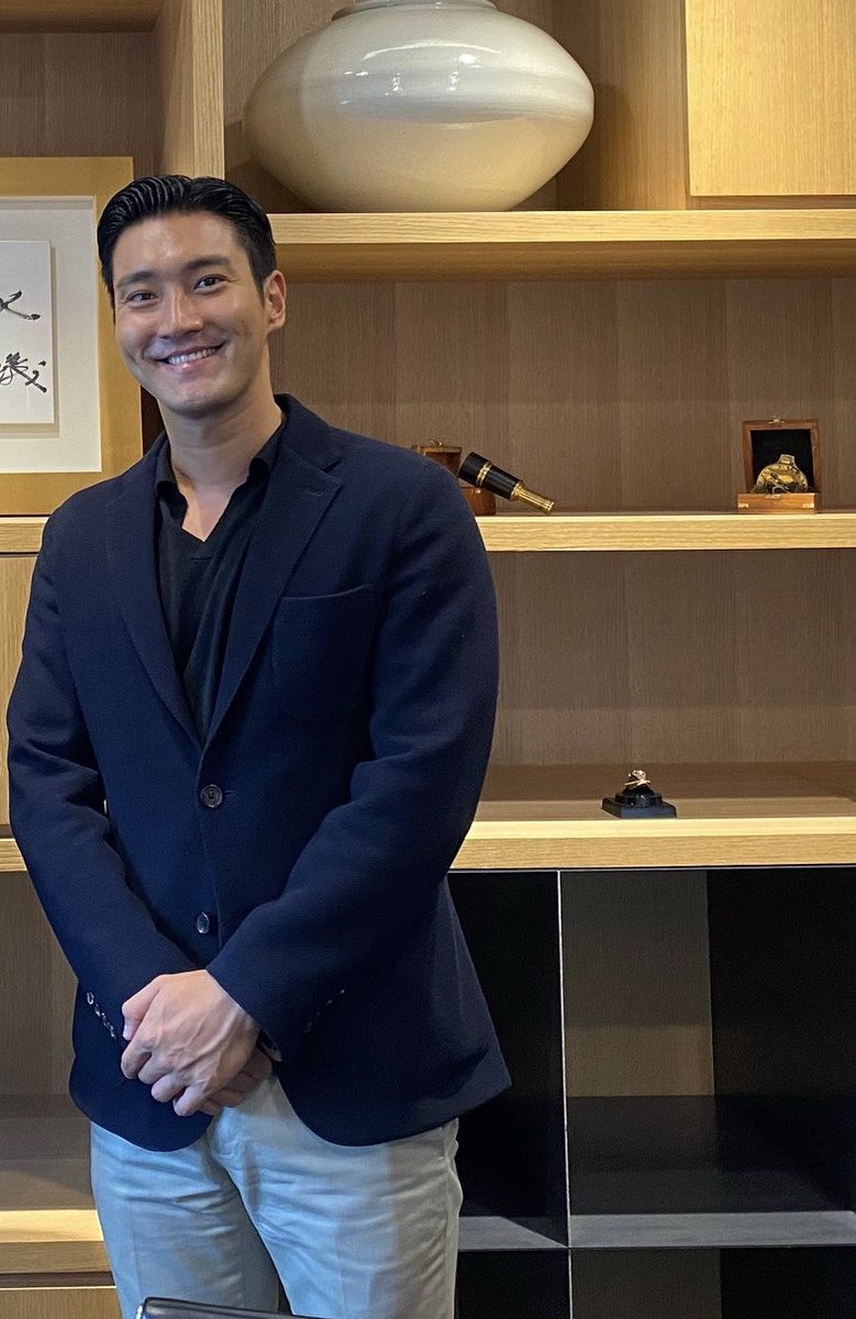 [THREAD] in admiration of choi siwon’s hands