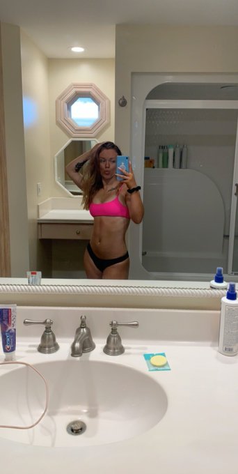 the island was too nice to me🥺 https://t.co/OEPNkbv1OE