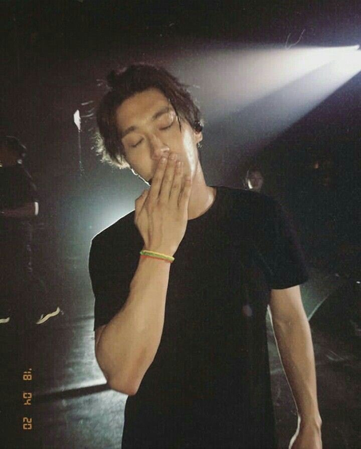 [THREAD] in admiration of choi siwon’s hands