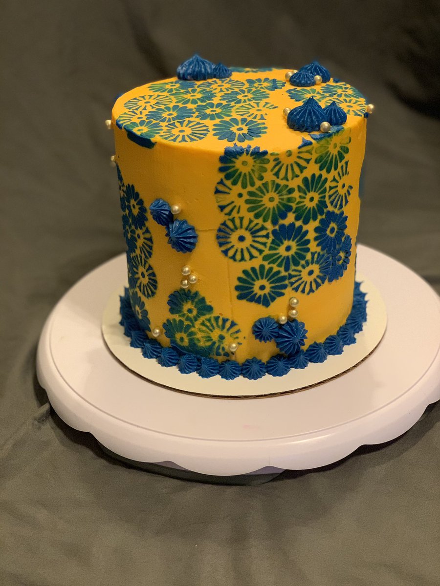 MelissaFiasco's tweet photo. Swooning over this lemon dream of a cake #bakedwright https://t.co/X9CMwbaLsf