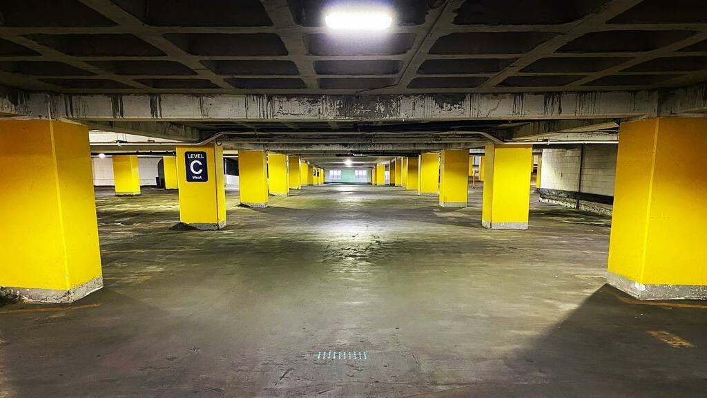 Lonesome Trail Parking Ramp.
.
.
.
.
.
#lonesometrail #parkingramp #parkinggarage #pandemic #socialdistancing #covid19 #minneapolis #minnesota #urban #north #moody #street #urbanphotography #minneapolisphotographer #cityofminneapolis #city #citylife #2020 #captureminneapolis…