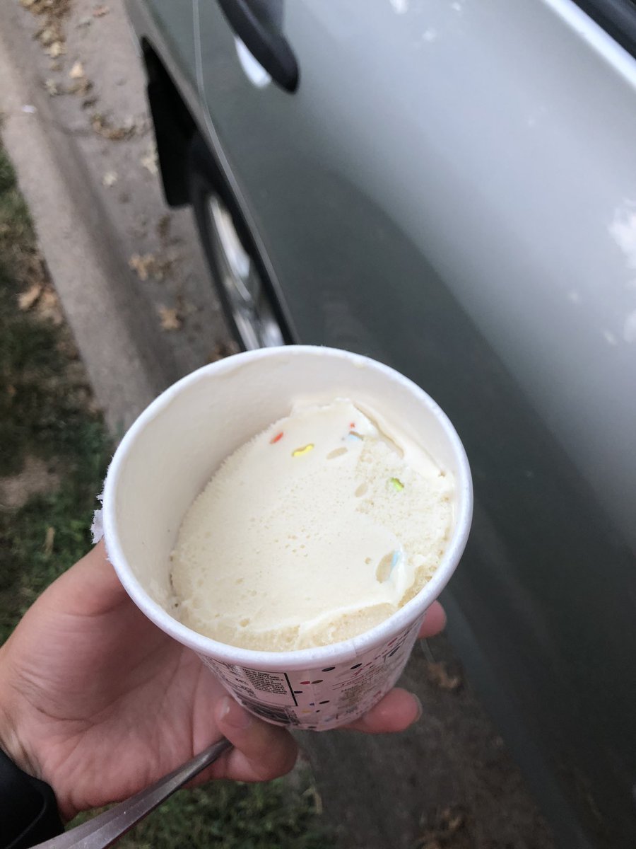 itsyoungtrapgod's tweet photo. @HaloTopCreamery Opened my ice cream and it’s half empty... https://t.co/xir0awqDfj