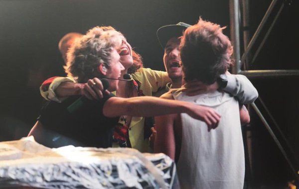 _Neilharoon's tweet photo. The fact that this wasn't staged at all. They don't know someone is taking a picture of them. I see nothing but genuine happiness here.
#10YearsOfOneDirection https://t.co/CuZ1DzRnxG